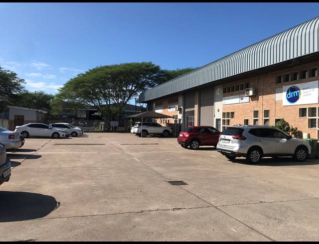290M² WAREHOUSE RENTED IN BRIARDENE